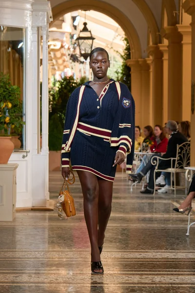 Look 11